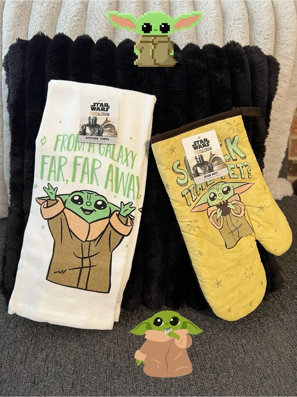 Star Wars Grogu Kitchen Towel and Oven Mitt Set - White & Yellow